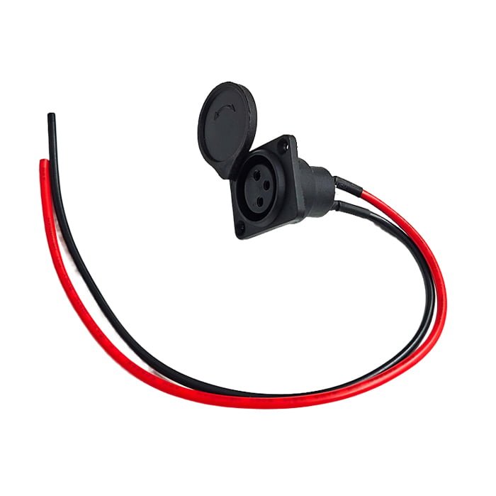 puerto de carga detalle XLR 3 pin